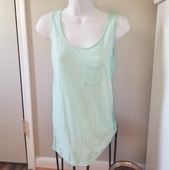 Tank top🦋 - Picture 1 of 4